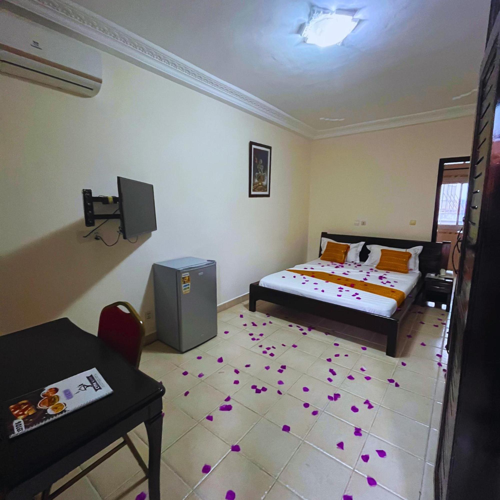 אבידג'אן Cypa Hotel מראה חיצוני תמונה